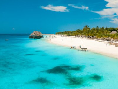 Pláž na Zanzibaru v Tanzanii – cestovní pojištění